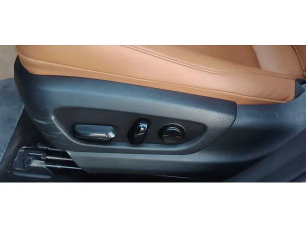 Car image 29