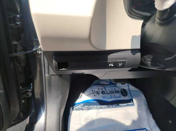 Car image 37