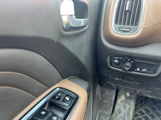 Car image 25