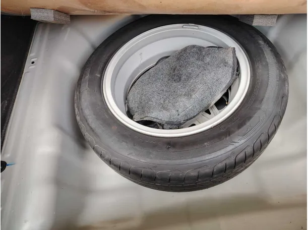 Car image 28