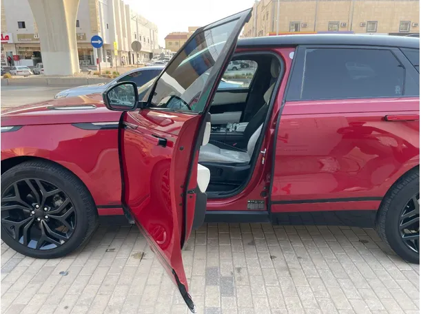 Car image 10
