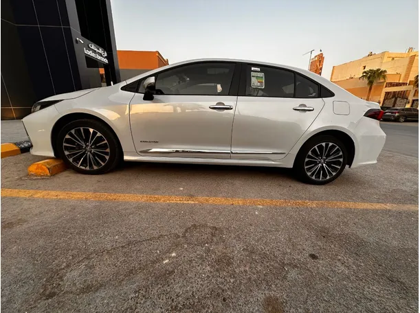 Car image 8