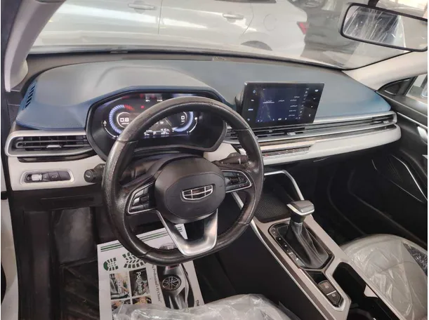 Car image 16
