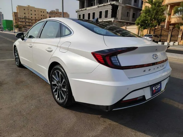 Car image 7