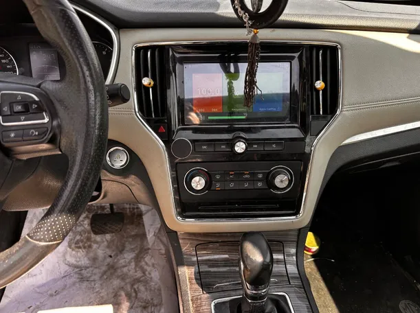 Car image 19