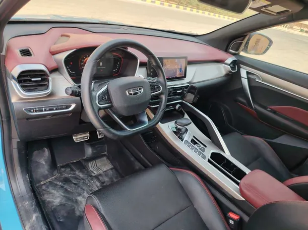 Car image 12