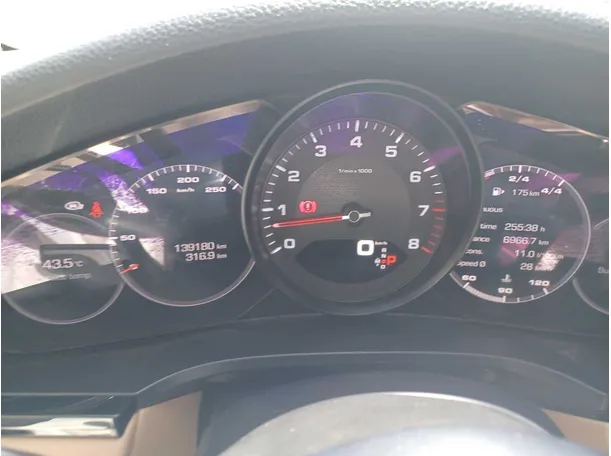 Car image 20