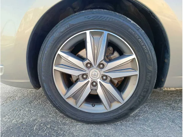 Car image 10