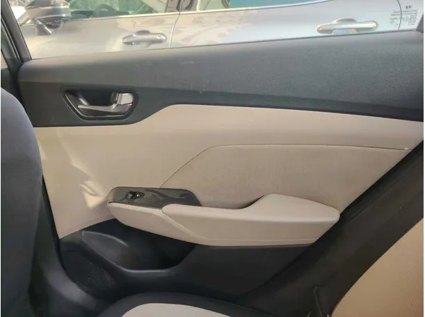Car image 28