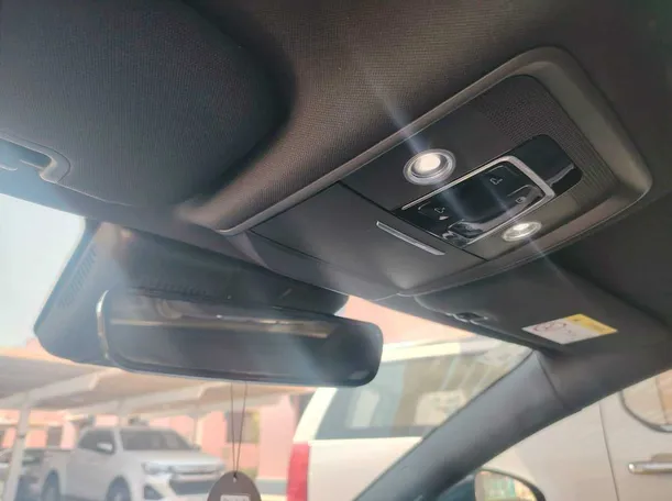Car image 30