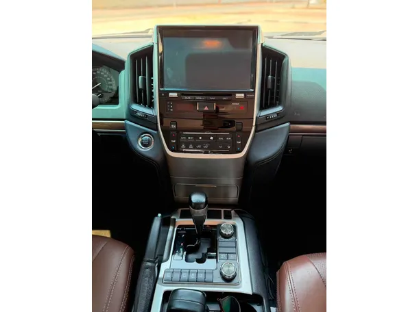 Car image 30