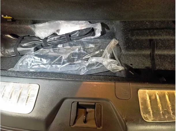 Car image 30