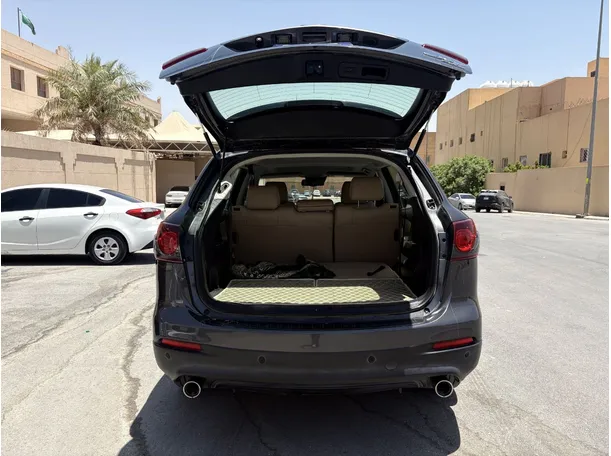 Car image 24