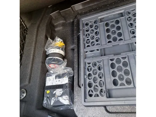 Car image 34