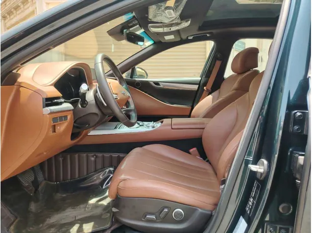 Car image 15