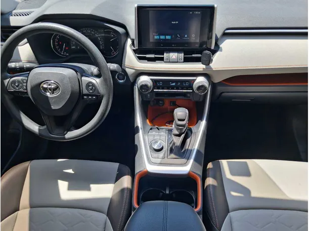 Car image 16