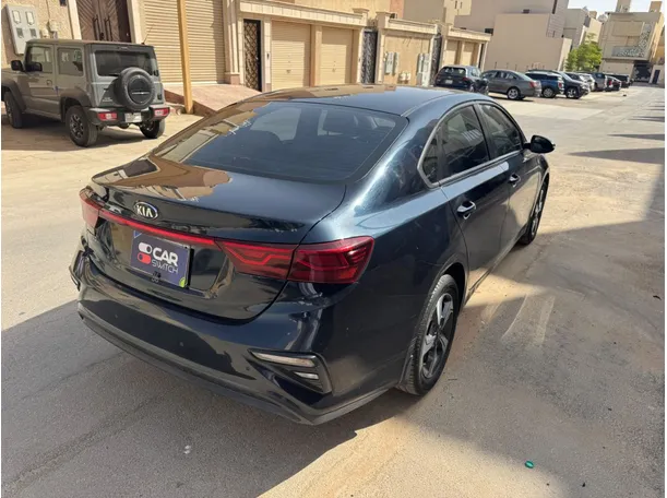 Car image 5