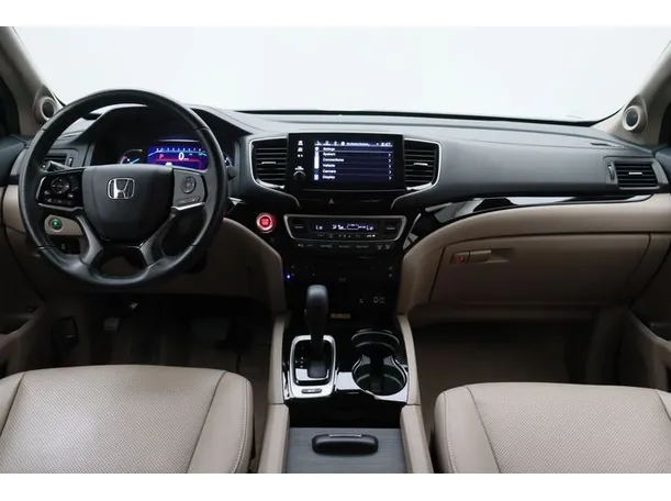 Car image 10