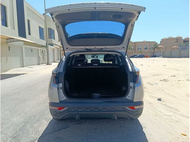 Car image 25