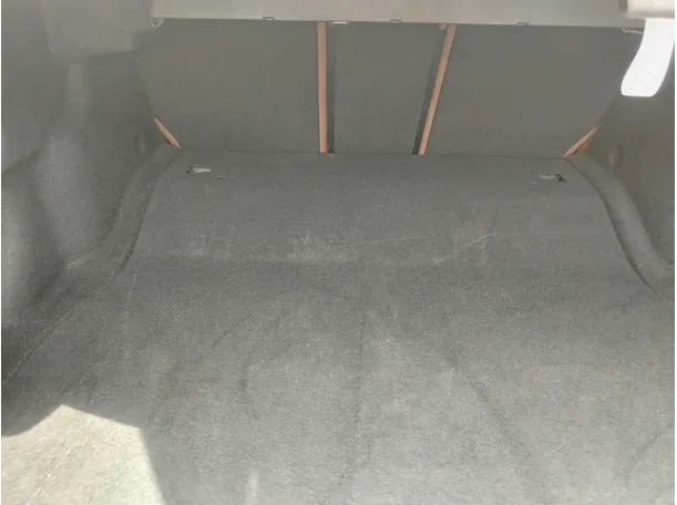 Car image 32