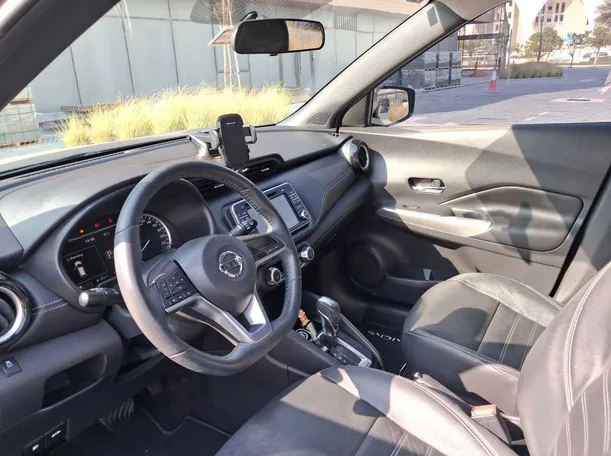 Car image 11