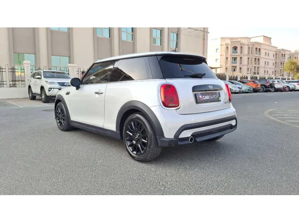 Car image 7