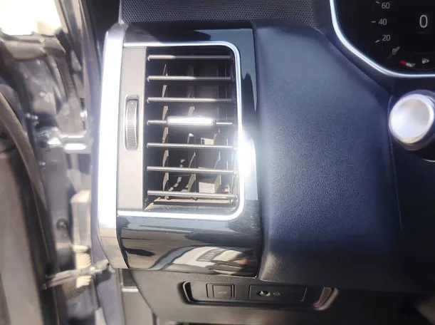 Car image 27