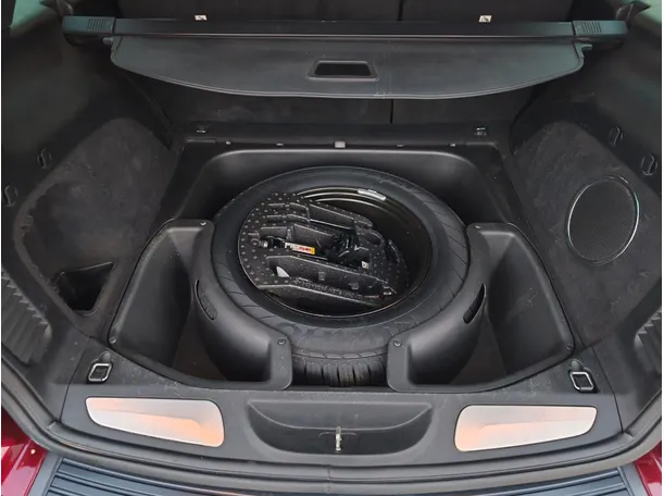 Car image 10