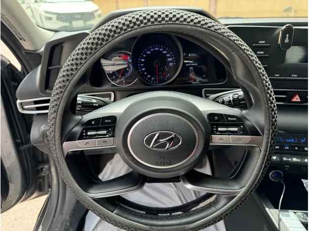Car image 19