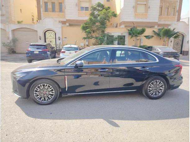 Car image 10