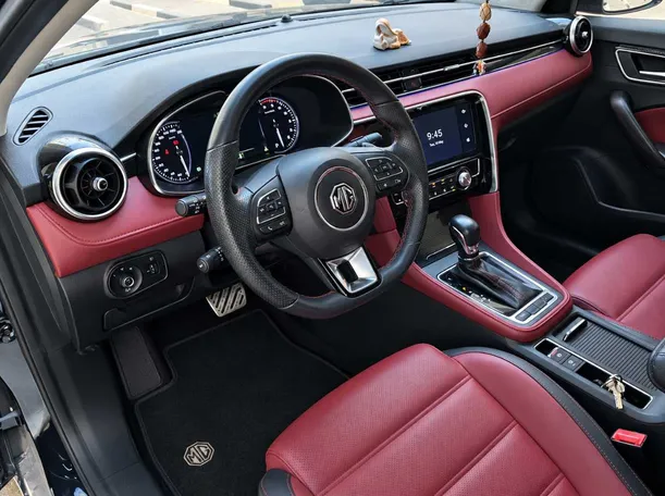 Car image 10