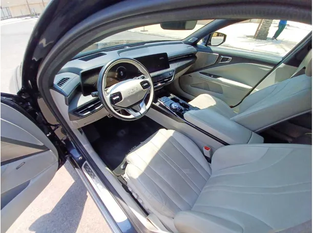 Car image 11