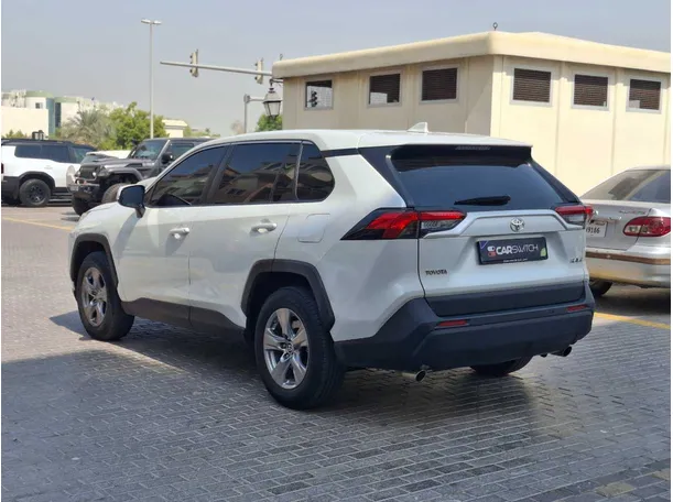 Car image 7