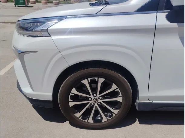 Car image 8