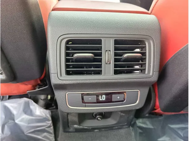 Car image 33