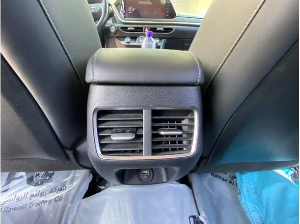 Car image 26