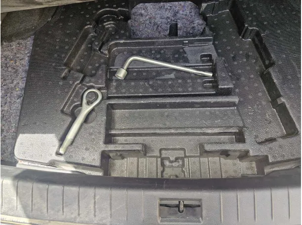 Car image 23