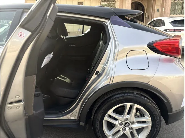 Car image 15