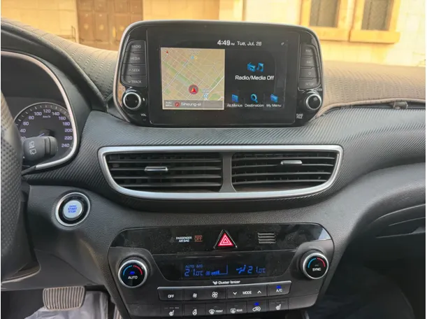 Car image 16