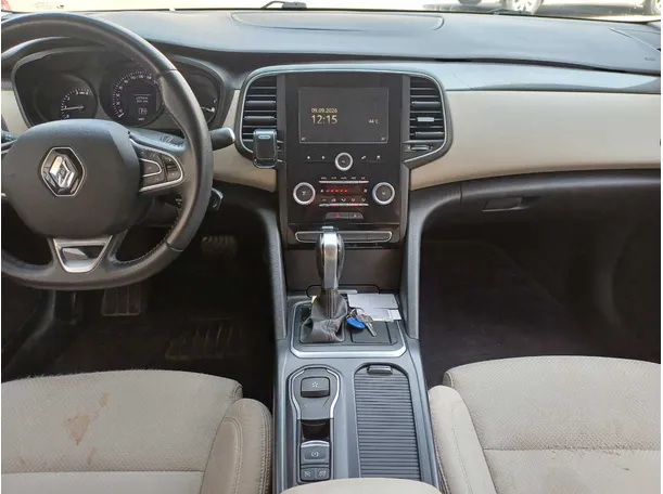 Car image 18