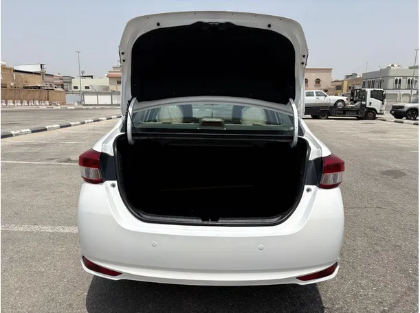Car image 24