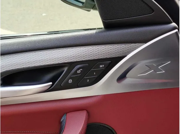 Car image 34