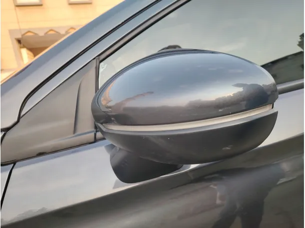 Car image 26