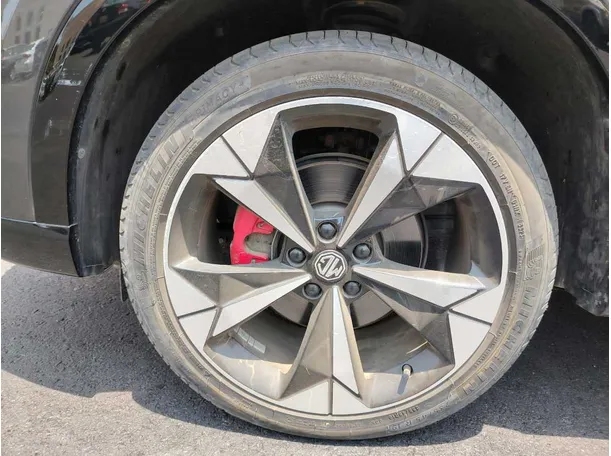 Car image 10