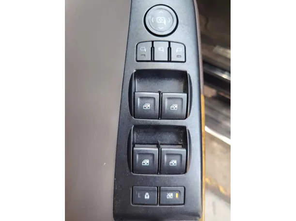 Car image 29