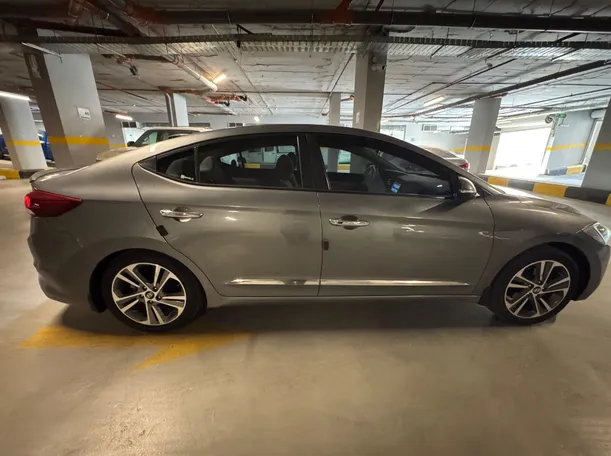 Car image 4