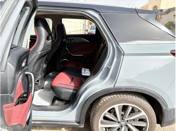 Car image 15
