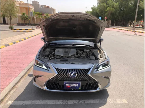 Car image 25