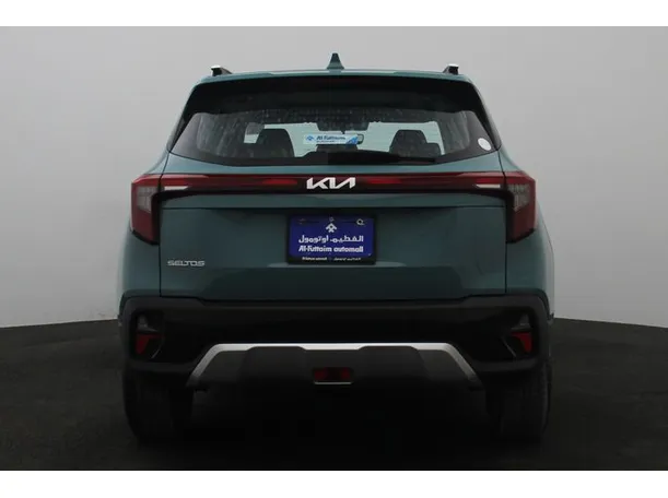 Car image 12