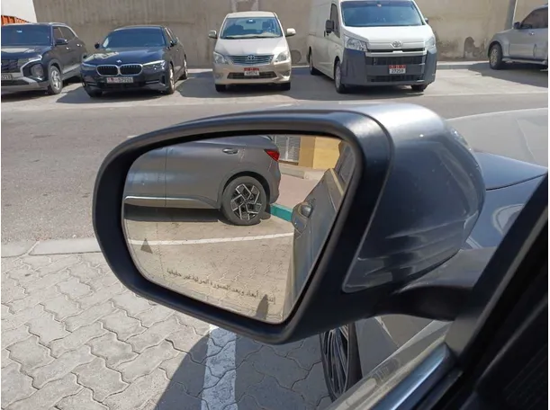 Car image 19